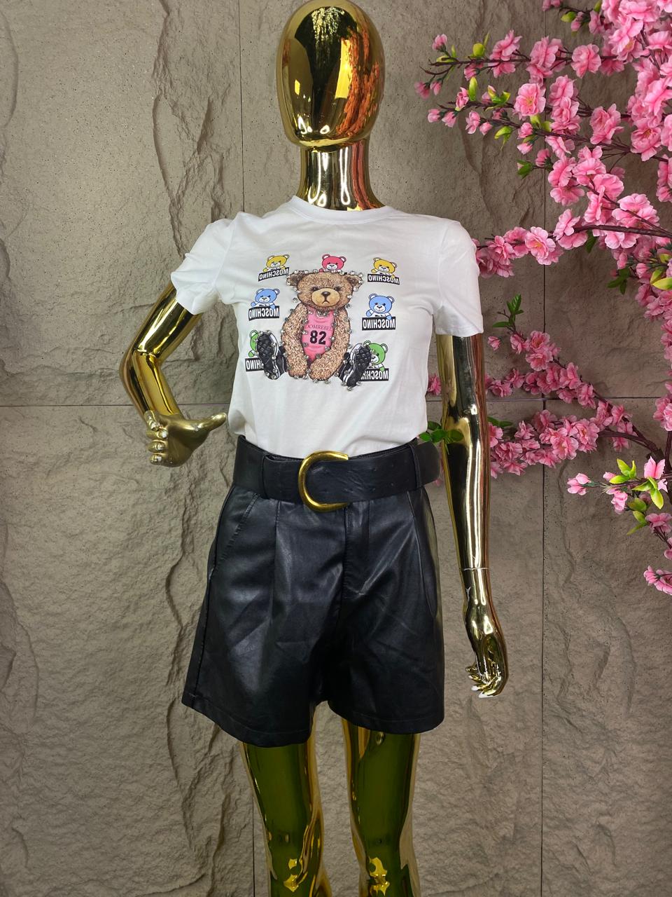 SHORT CON CINTURON EN VINIPIEL NEGRO