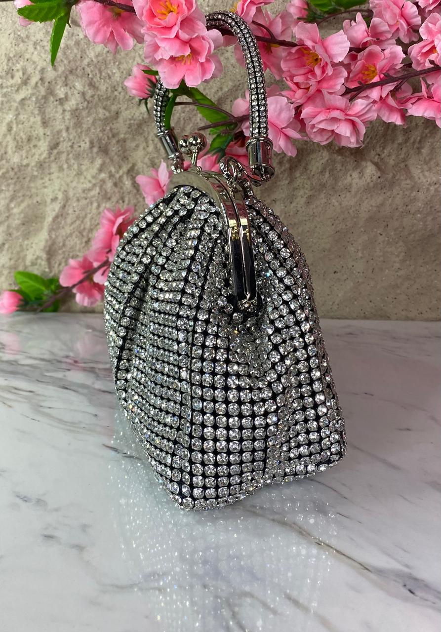 BOLSO DE MANO FRUNCIDO CON DIAMANTES