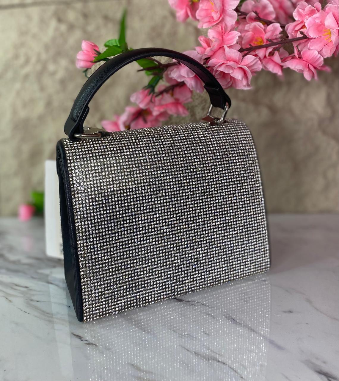 BOLSO DE MANO CON BRILLOS PLATEADOS