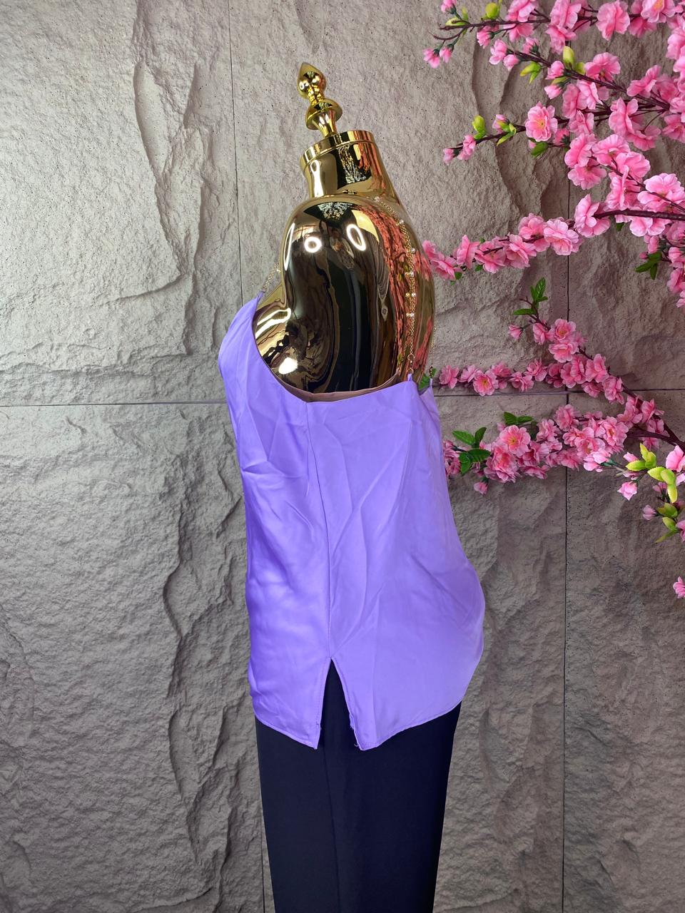 BLUSA SATINADA CON TIRANTES DE PERLAS