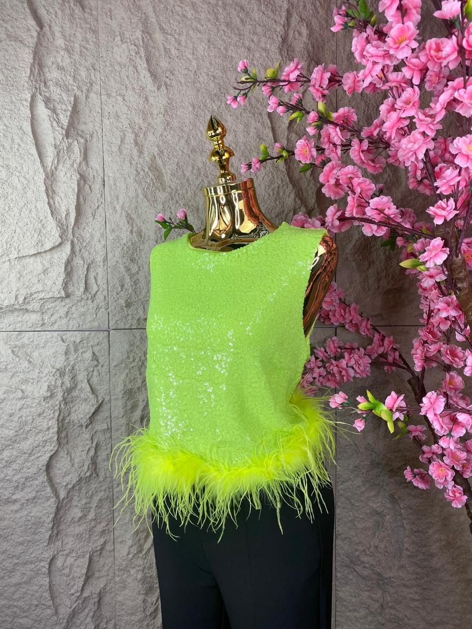 BLUSA CON LENTEJUELA Y PLUMAS VERDE LIMON
