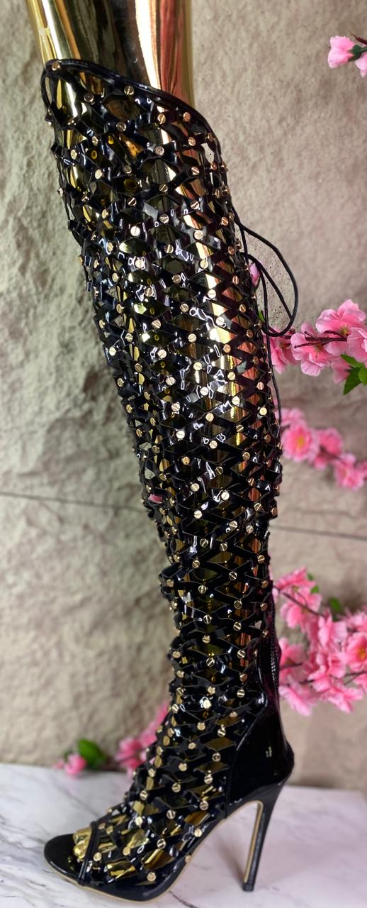 BOTAS EXTRA LARGAS AGUJETA NEGRAS