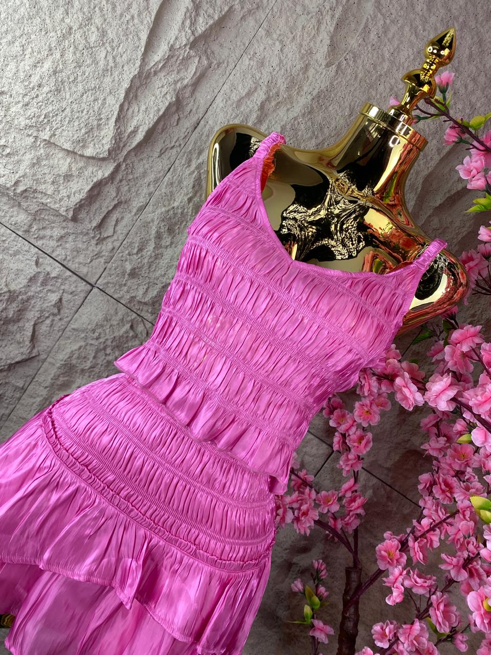 CONJUNTO CORRUGADO SATINADO CON TIRANTES ROSA