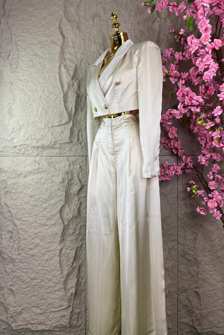 CONJUNTO SACO CORTO/PALAZZO BEIGE