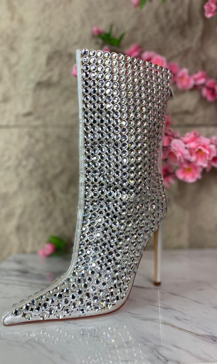 BOTAS CORTAS CALADA CON PIEDRAS BRILLANTES PLATA