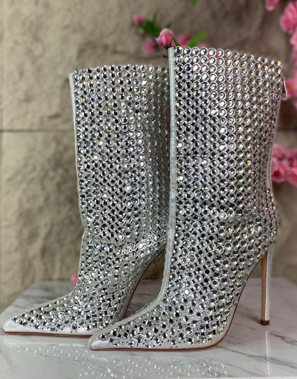 BOTAS CORTAS CALADA CON PIEDRAS BRILLANTES PLATA