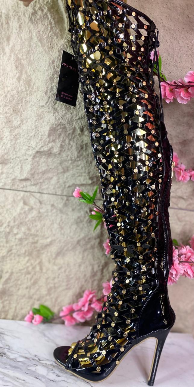 BOTAS EXTRA LARGAS AGUJETA NEGRAS