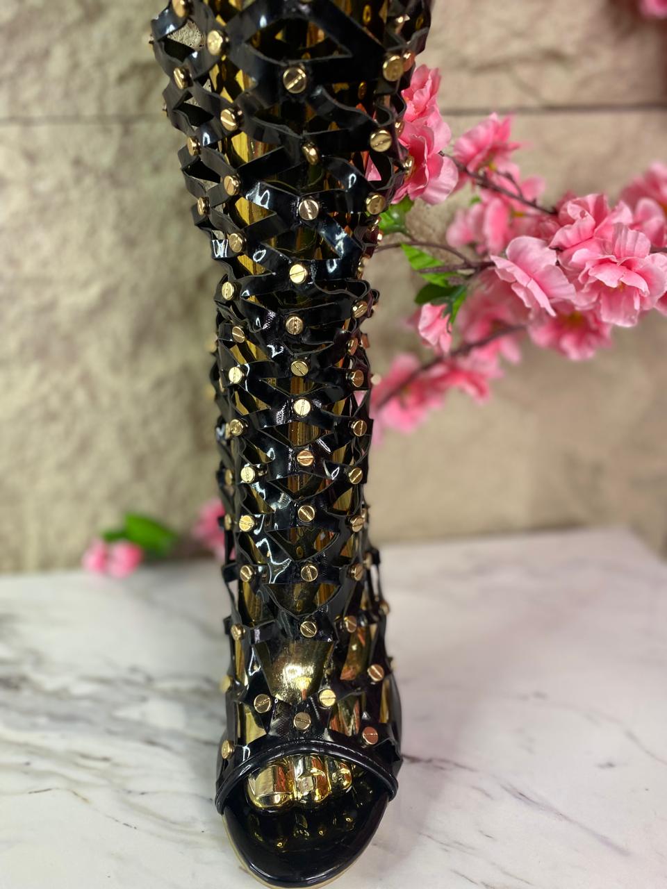 BOTAS EXTRA LARGAS AGUJETA NEGRAS
