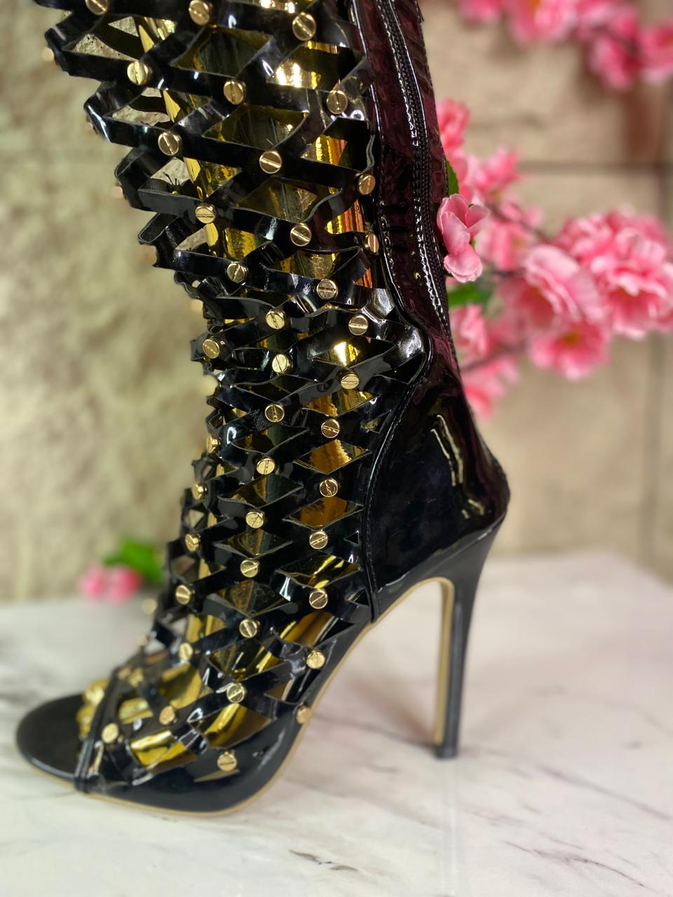 BOTAS EXTRA LARGAS AGUJETA NEGRAS