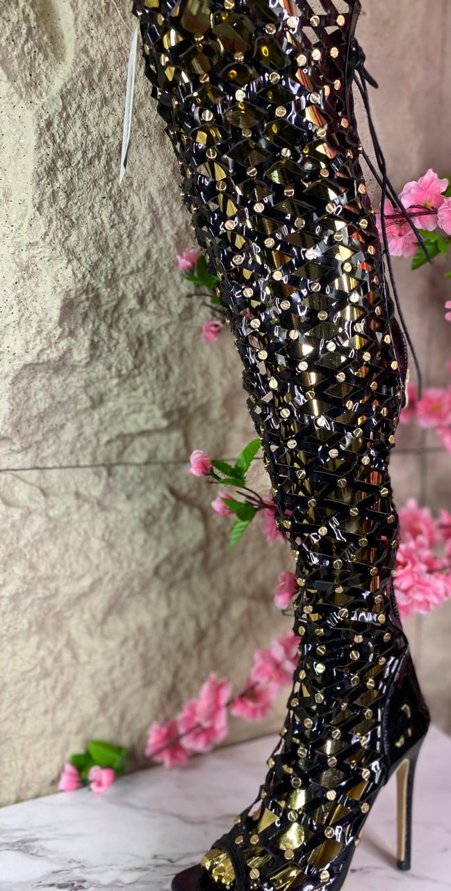 BOTAS EXTRA LARGAS AGUJETA NEGRAS