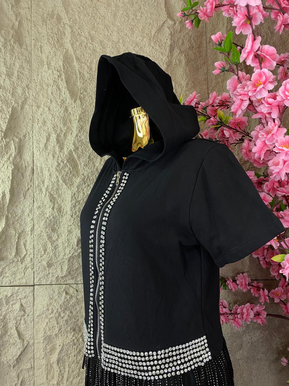 SUDADERA CORTA CON GORRO