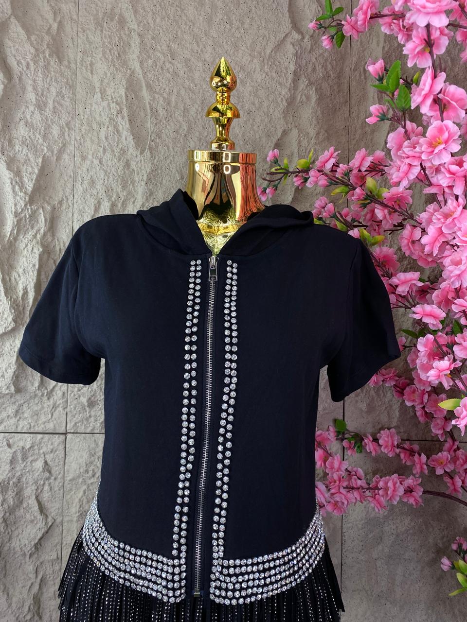 SUDADERA CORTA CON GORRO