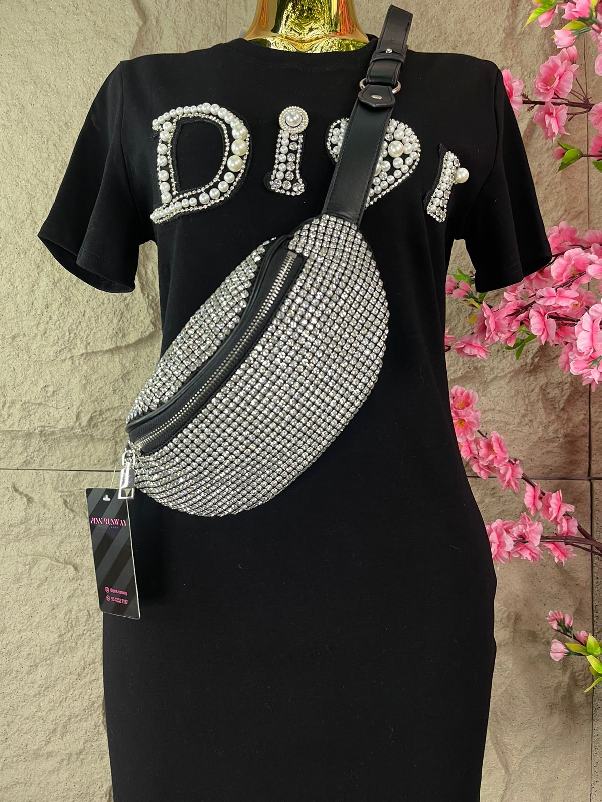 BOLSA TIPO CANGURERA CON BRILLOS NEGRA