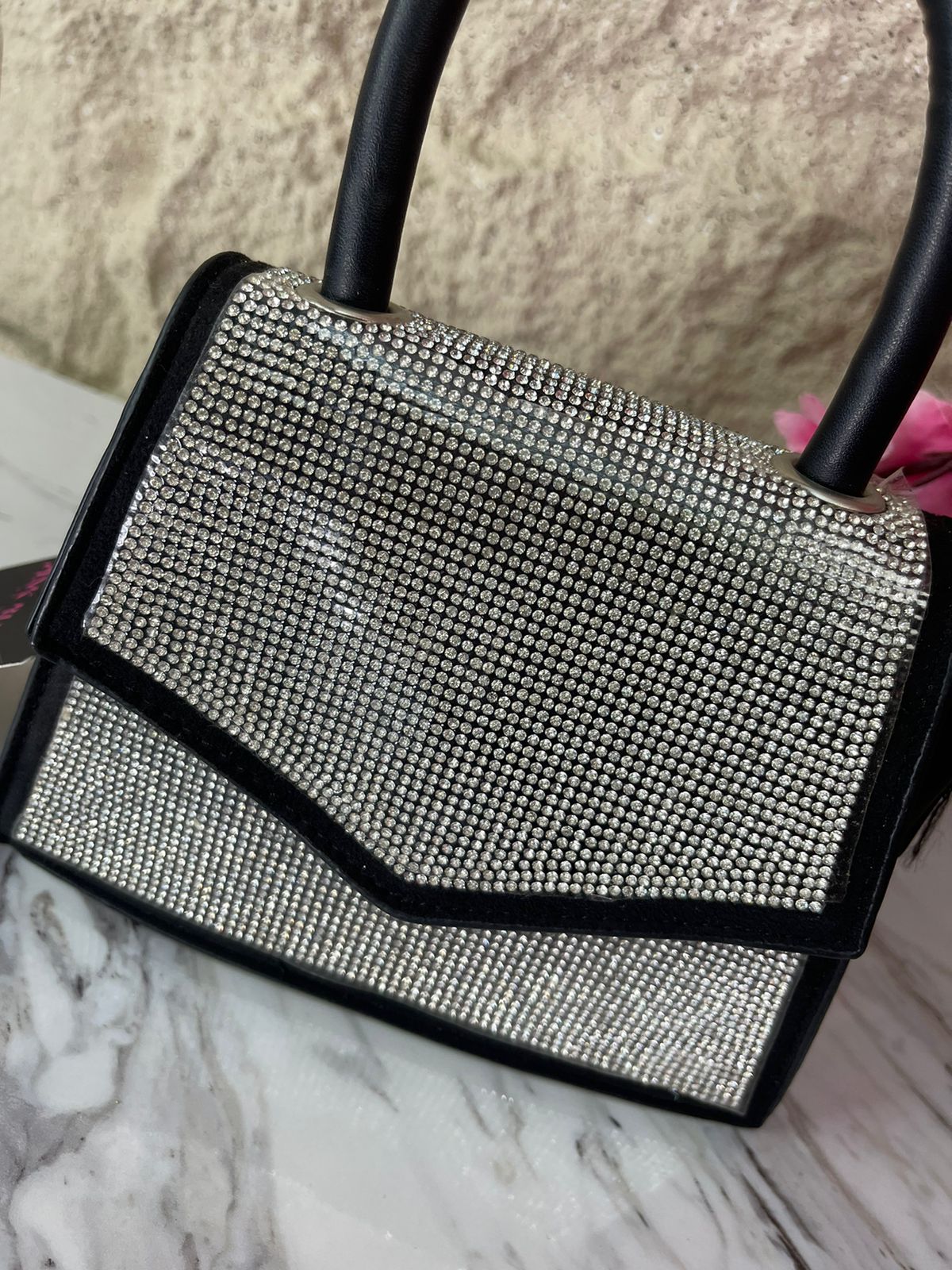 BOLSO DE MANO CRUZADO CON BRILLOS PLATEADOS