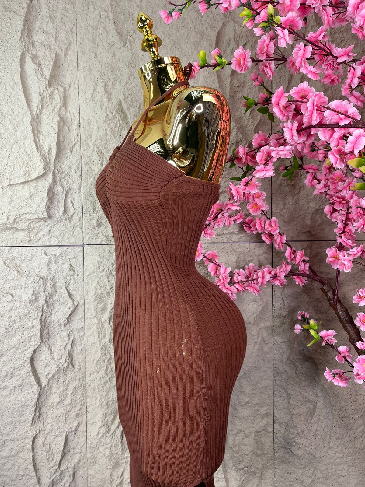 VESTIDO CORTO DE PUNTO CAFÉ