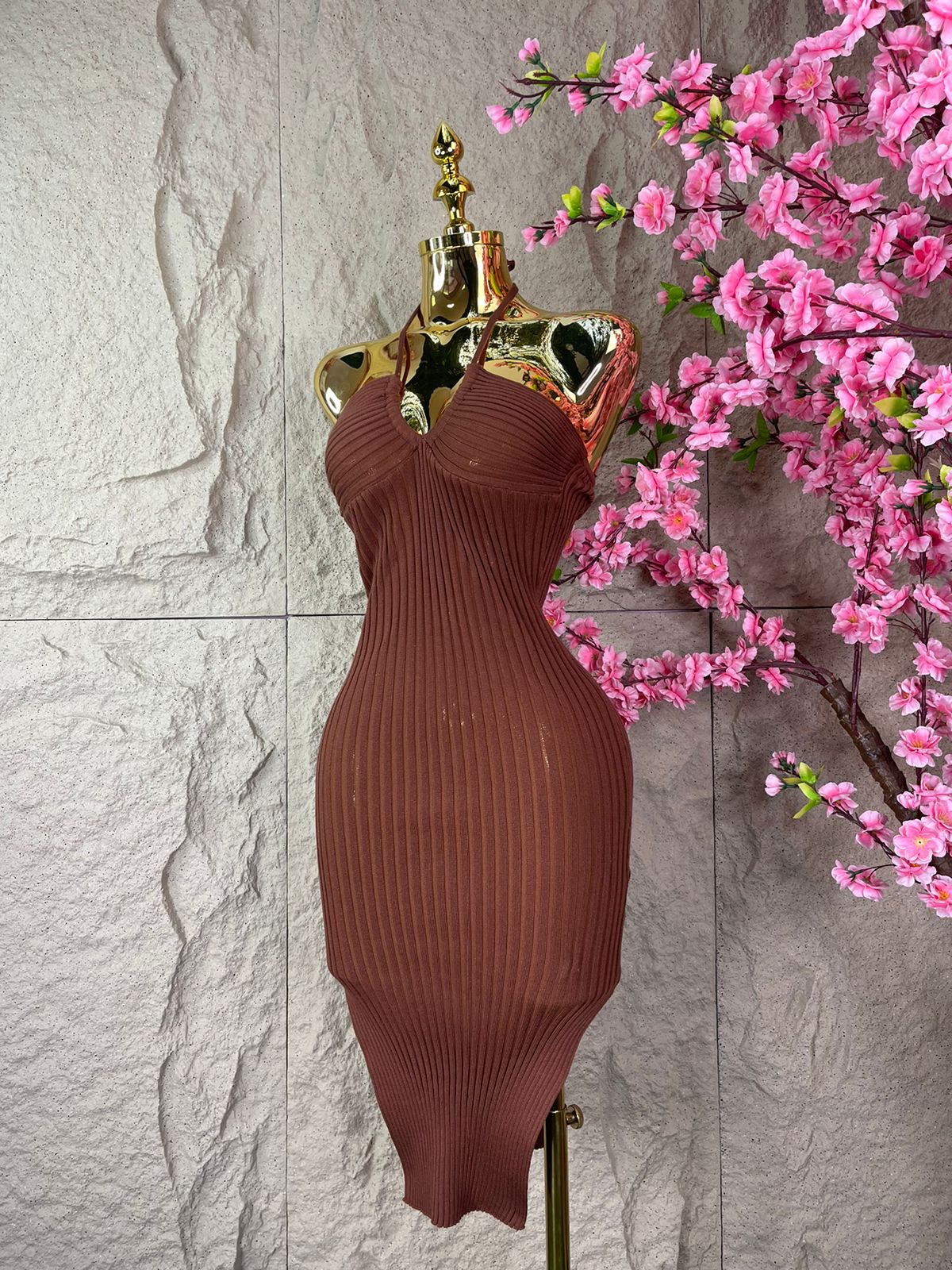 VESTIDO CORTO DE PUNTO CAFÉ