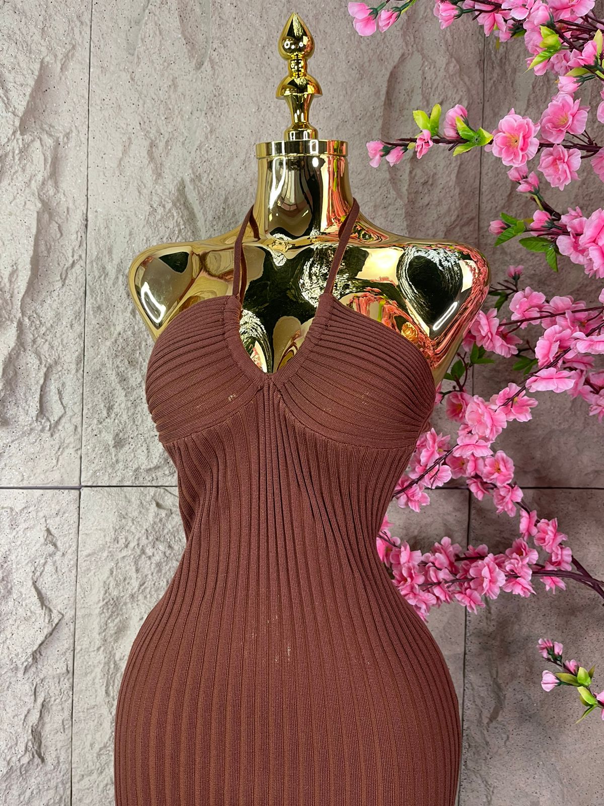 VESTIDO CORTO DE PUNTO CAFÉ