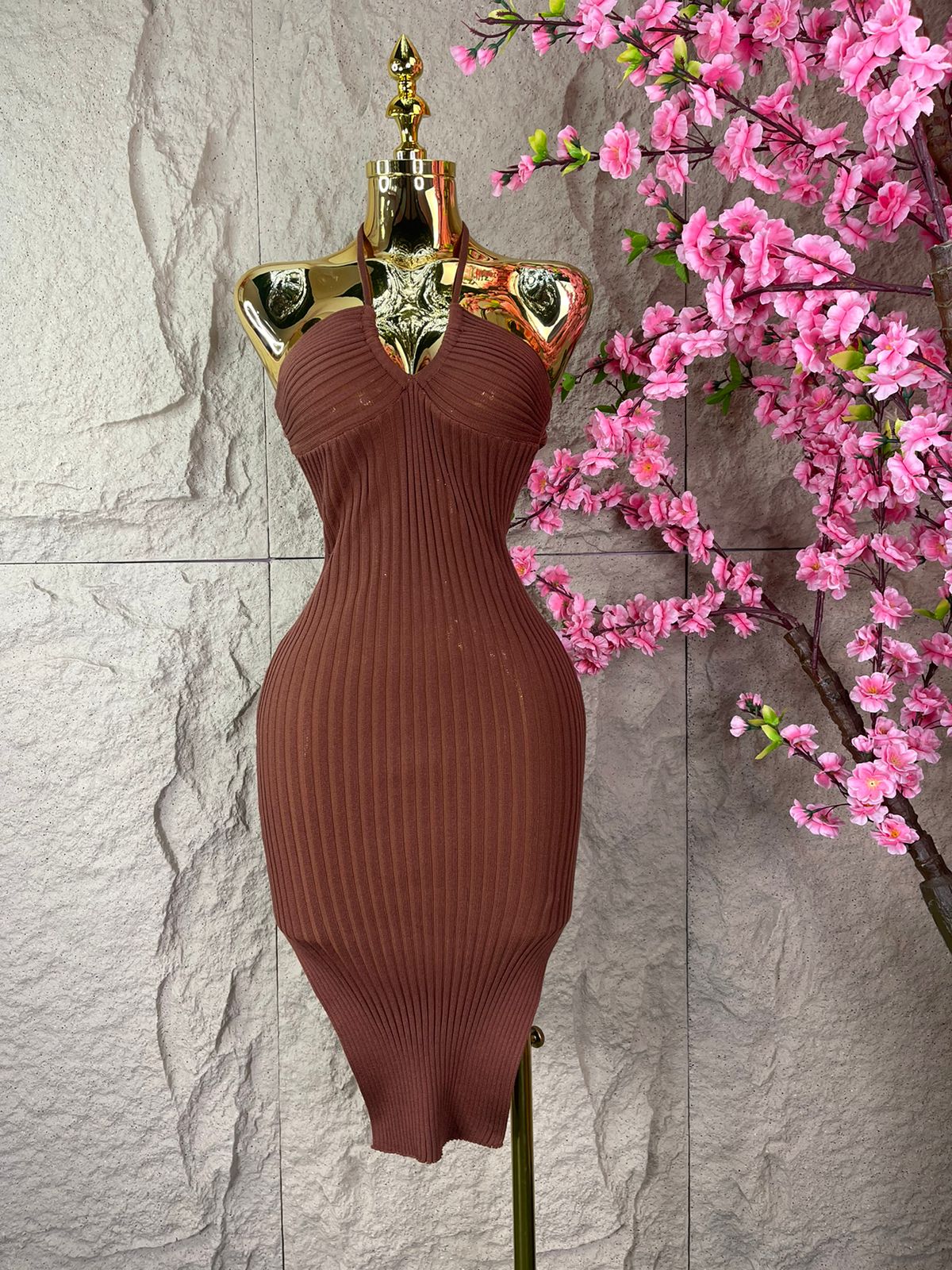 VESTIDO CORTO DE PUNTO CAFÉ