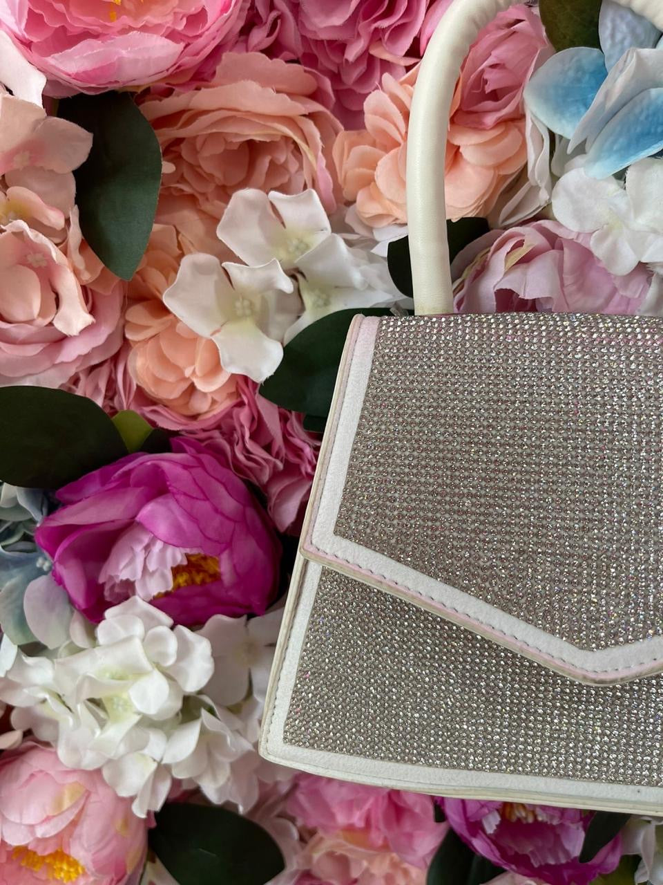 BOLSO DE MANO CRUZADO CON BRILLOS PLATEADOS