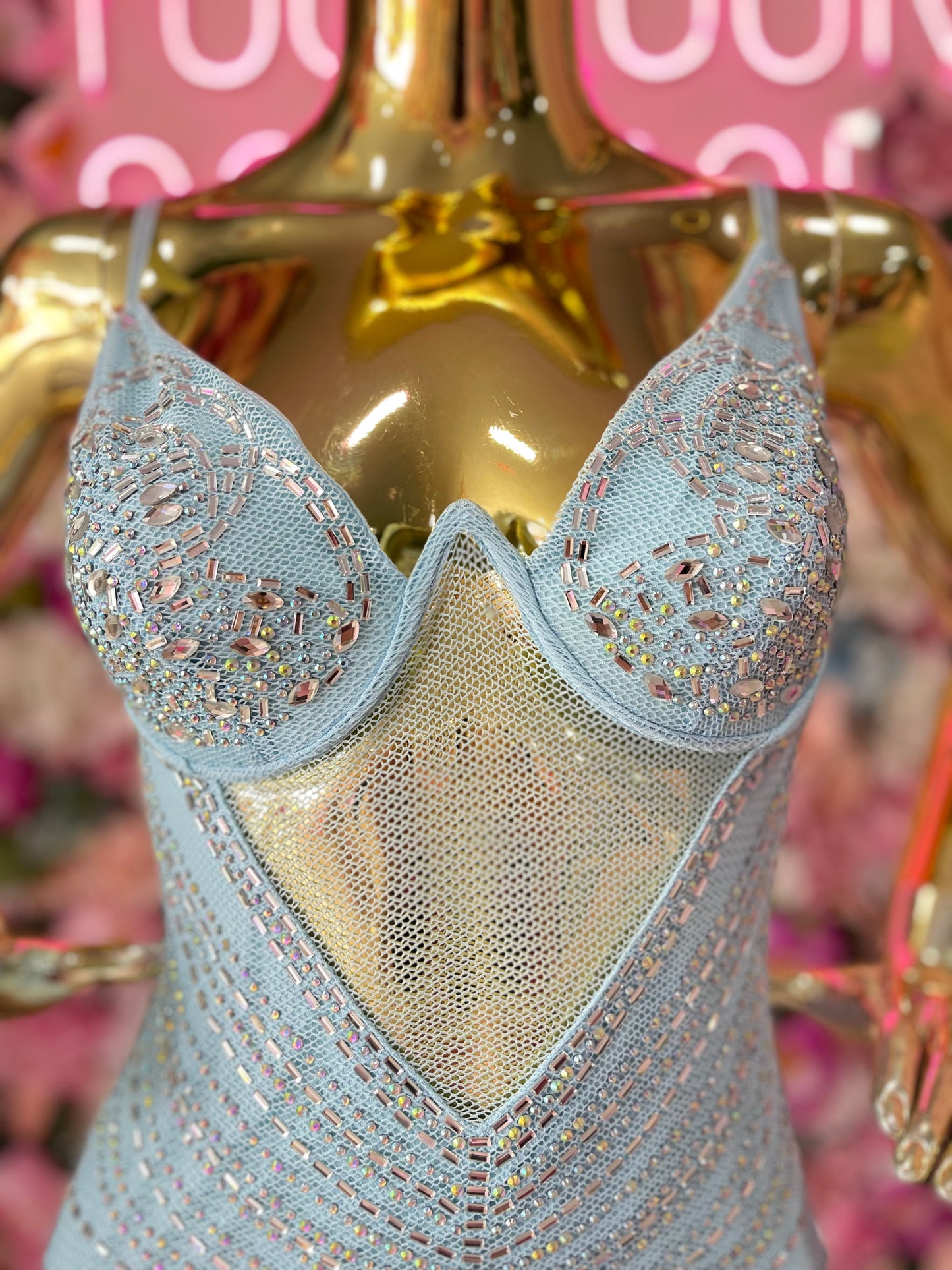 VESTIDO CORTO TIRANTES CON CRISTALES Y TRANSPARENCIA DE GASA AZUL