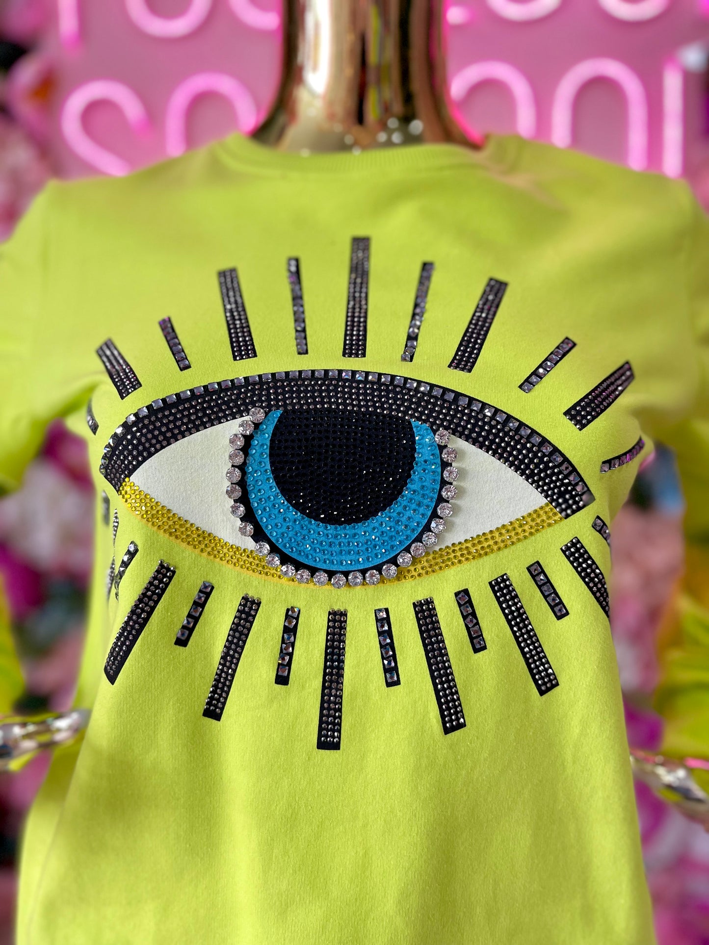 SUDADERA EYE CON BROQUELES