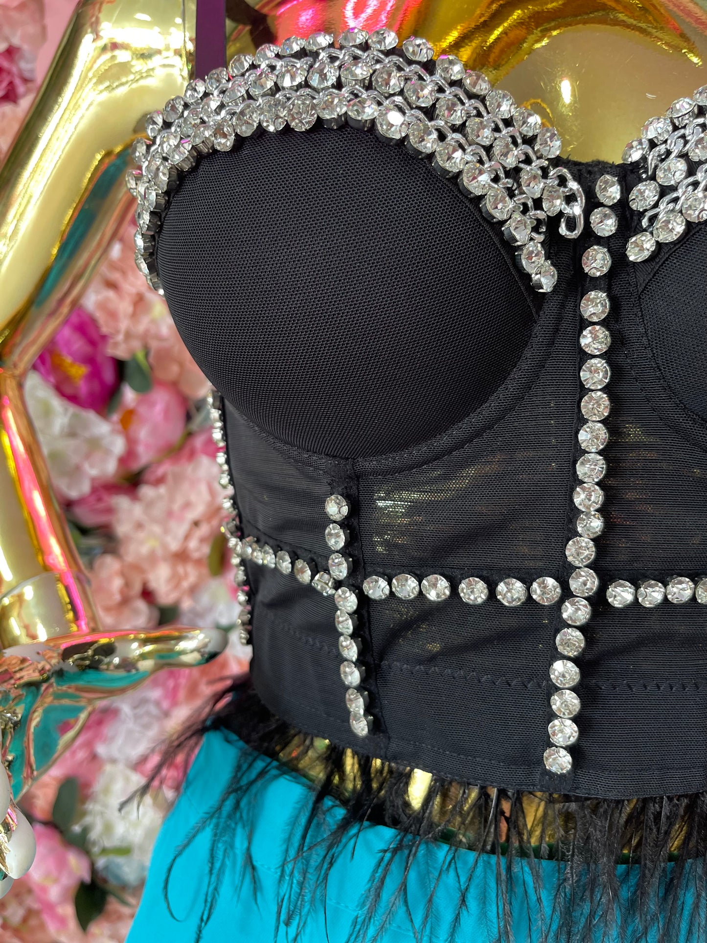 TOP CORSET CON BROQUELES Y PLUMAS NEGRO
