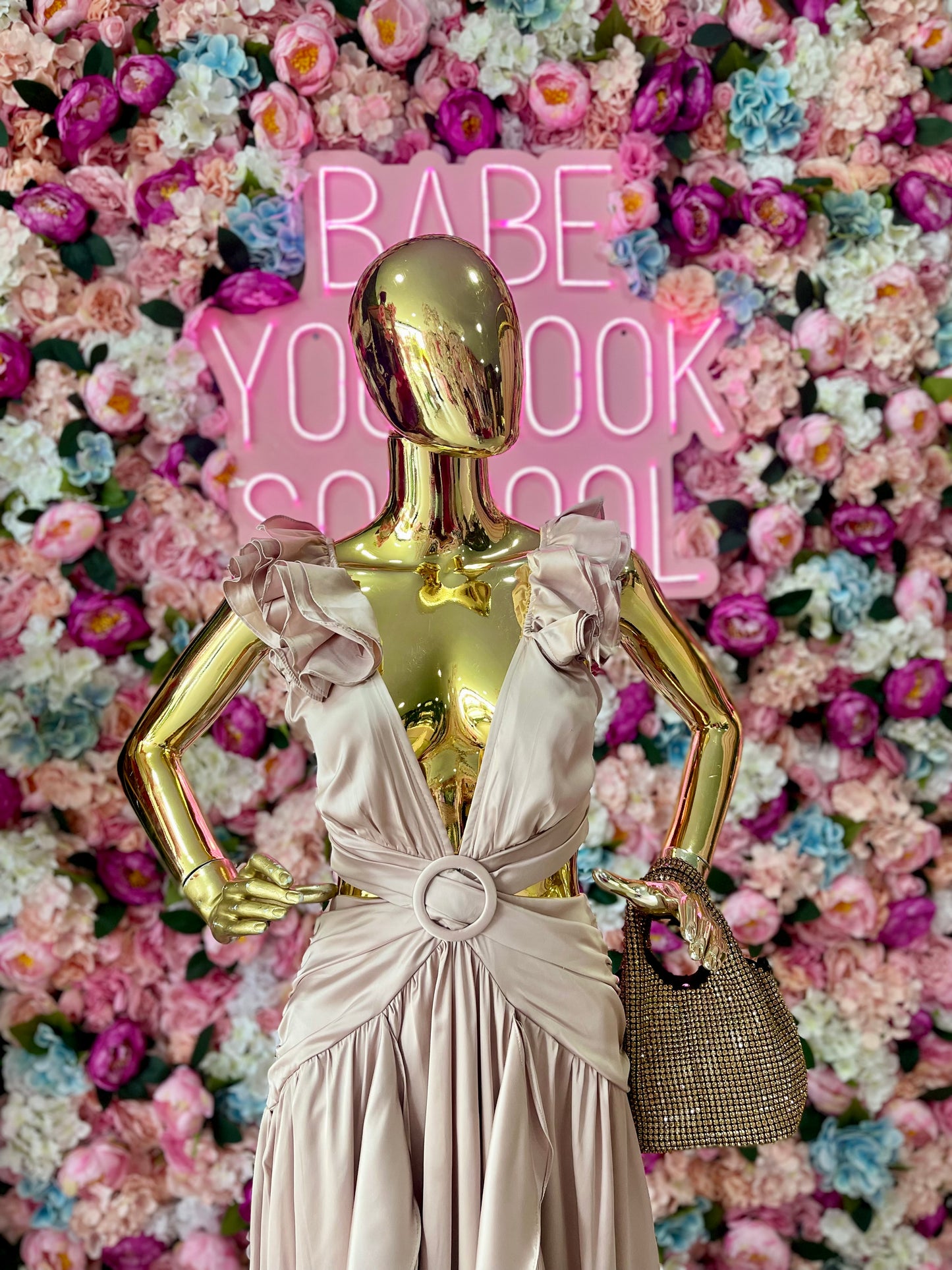 VESTIDO SATINADO NUDE