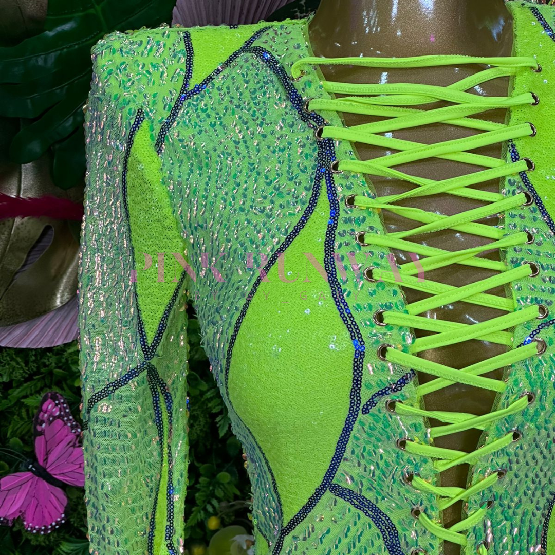 VESTIDO VERDE FLUORECENTE DE LENTEJUELA CON AGUJETA