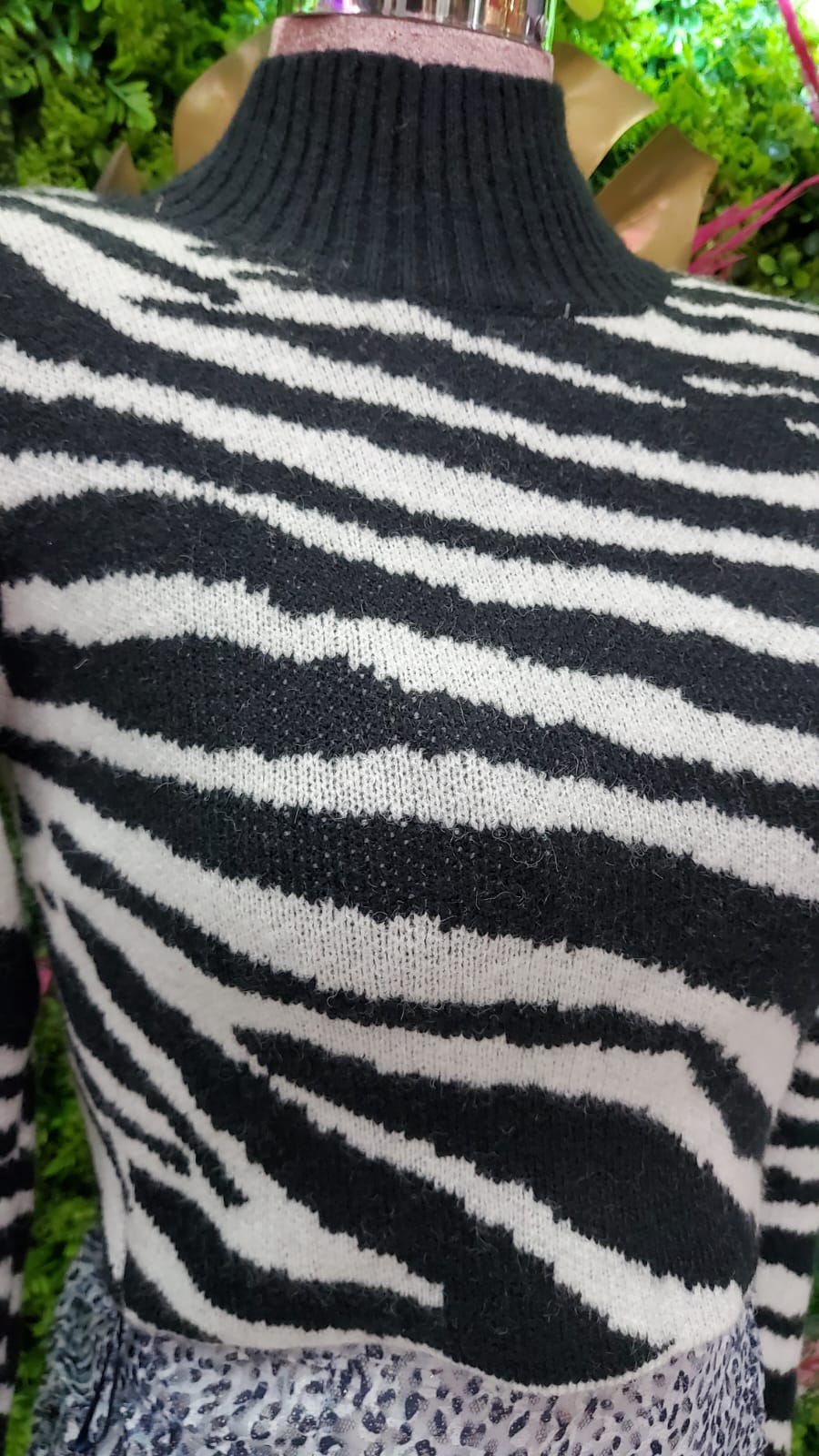 SWEATER CORTO ZEBRA BLANCO/NEGRO