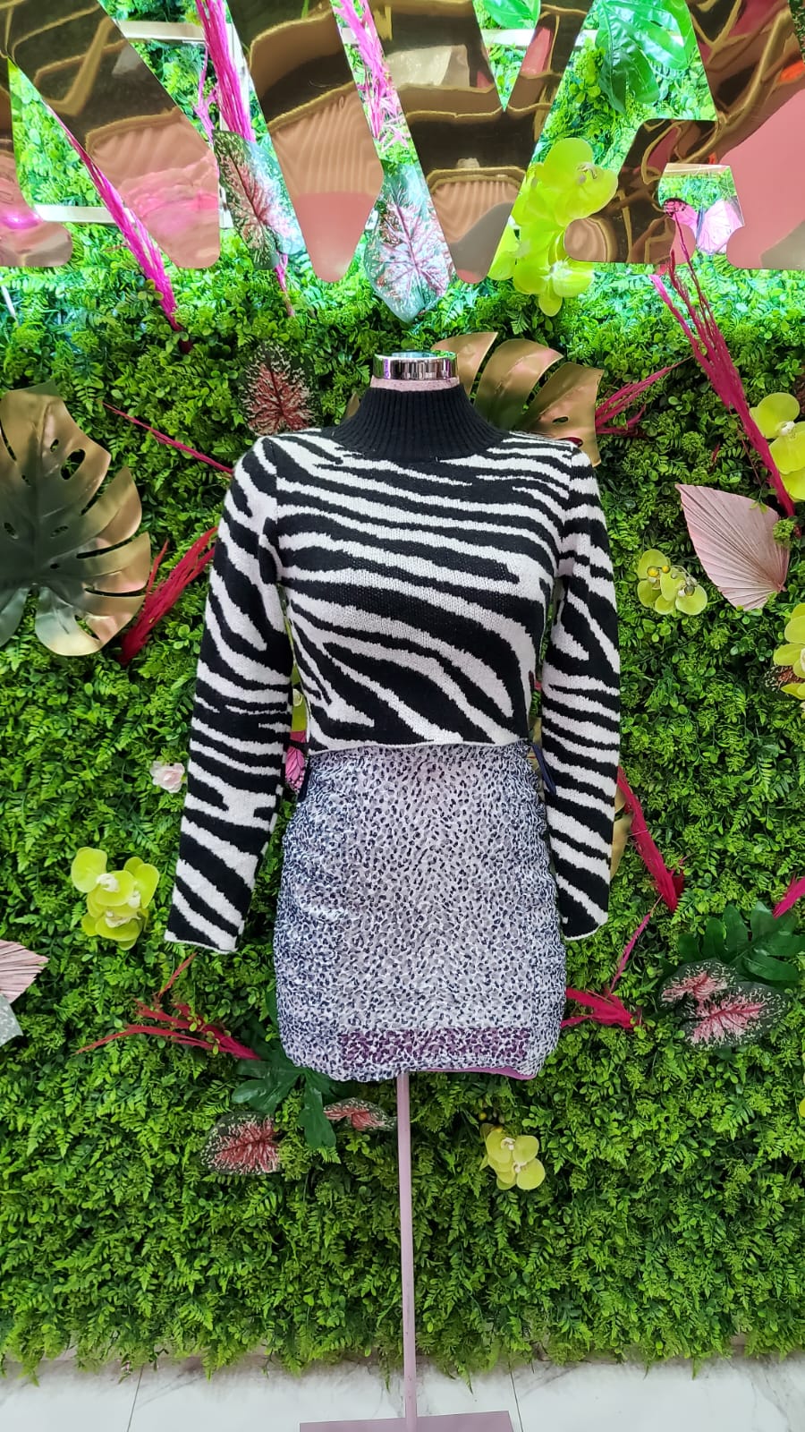 SWEATER CORTO ZEBRA BLANCO/NEGRO