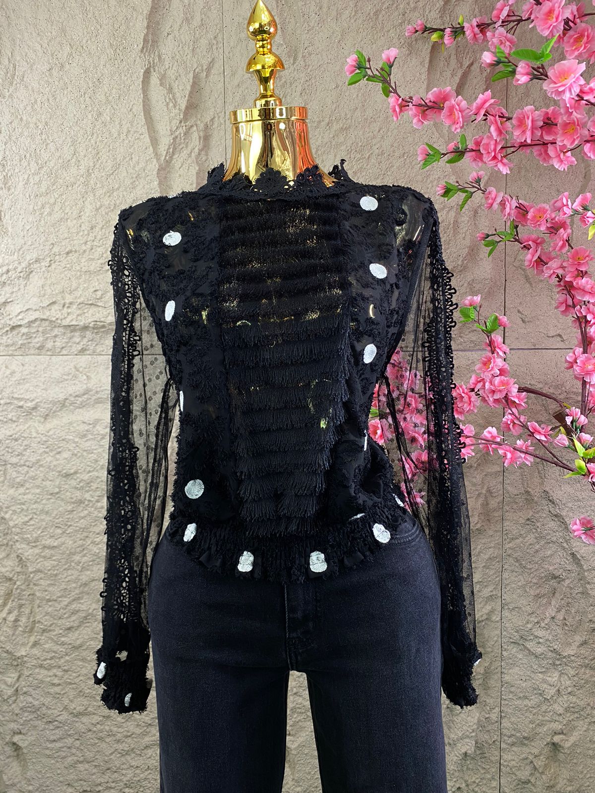 BLUSA ML ENCAJE CON LUNARES NEGROS