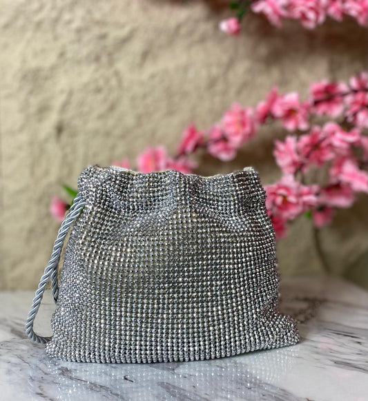 BOLSO CON BRILLOS Y CINTAS PLATA