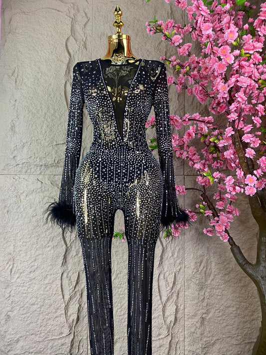 JUMPSUIT CON BRILLOS Y PLUMAS NEGRO