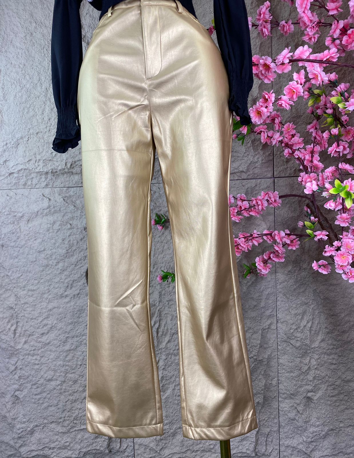 PANTALON RECTO VINIPIEL DORADO