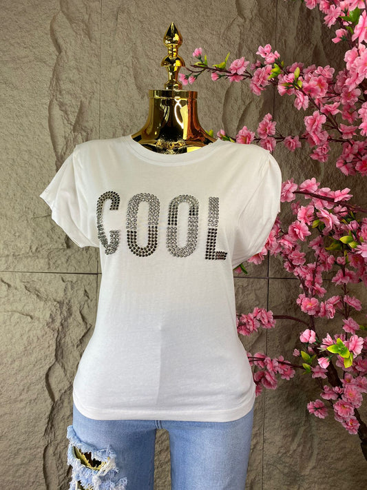 PLAYERA TEE COOL CON BROQUELES BLANCO