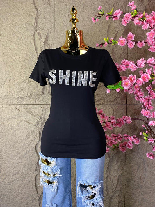 PLAYERA TEE SHINE CON BROQUELES