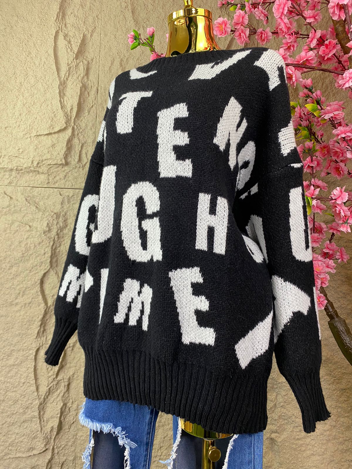 SWEATER LETRAS NEGRO