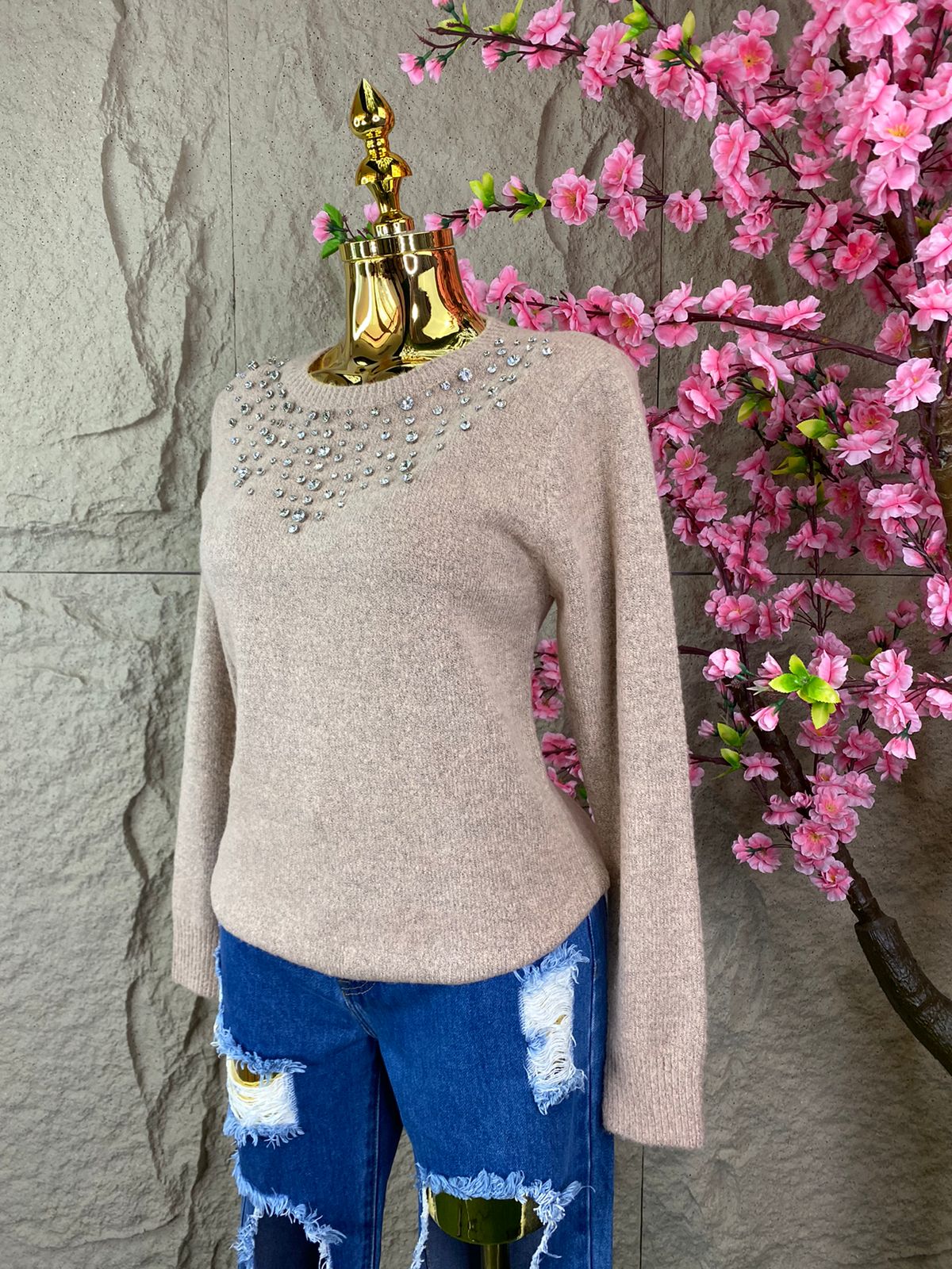 SWEATER CON BROQUELES PALO DE ROSA