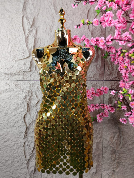 VESTIDO DE LENTEJUELAS DORADAS