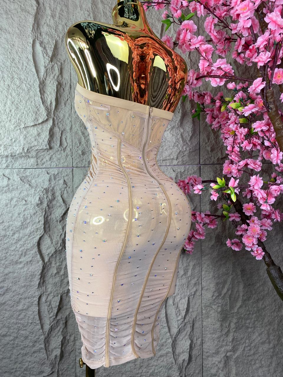 VESTIDO DRAPEADO STRAPLE CON BRILLOS NUDE