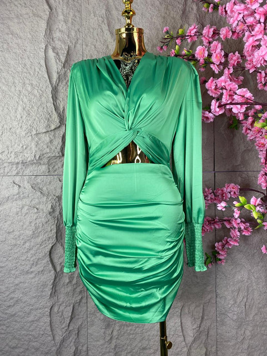VESTIDO ML DRAPEADO SATINADO CON ESCOTE VERDE