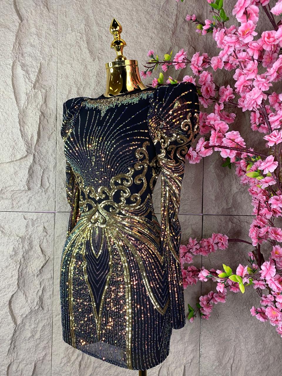 VESTIDO ML NEGRO CON LENTEJUELA DORADA Y TORNASOL