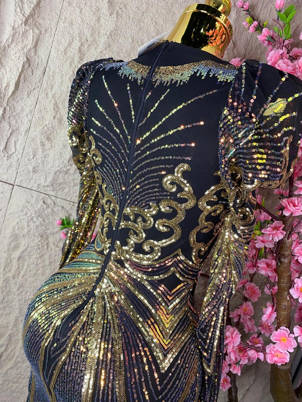 VESTIDO ML NEGRO CON LENTEJUELA DORADA Y TORNASOL