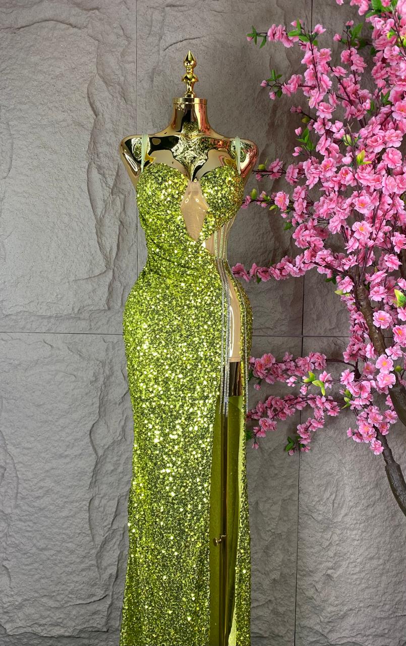 VESTIDO TIRANTES DE LENTEJUELA VERDE Y FLECOS