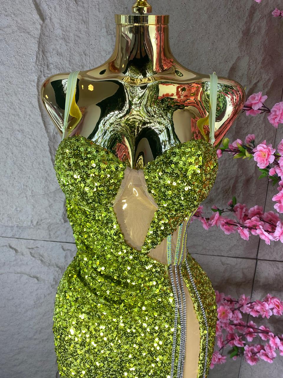 VESTIDO TIRANTES DE LENTEJUELA VERDE Y FLECOS