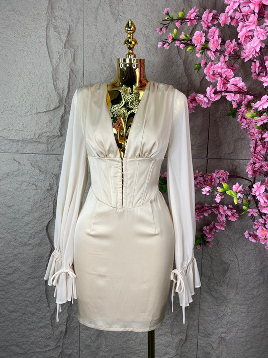 VESTIDO SATINADO CON ESCOTE BEIGE