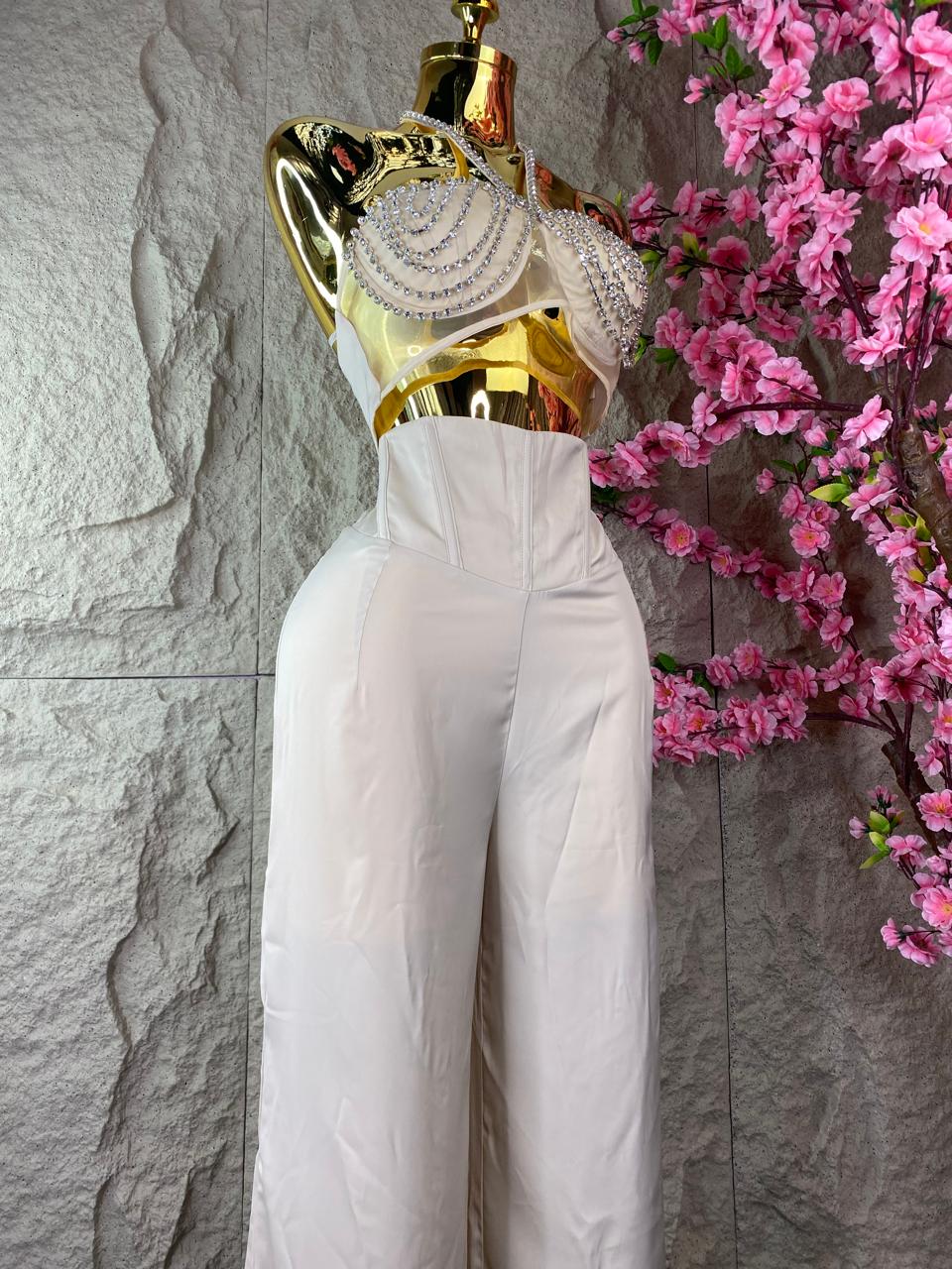 CONJUNTO PANTALON CINTURA ALTA/TOP HOLTER CON BROQUELES BEIGE