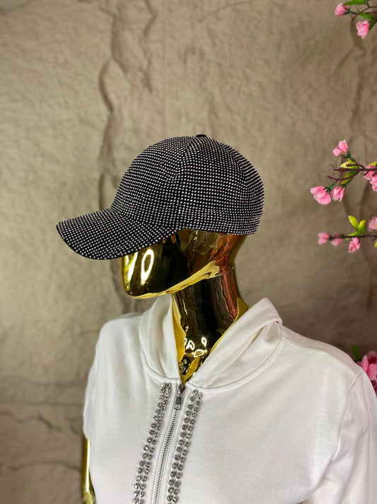 GORRA CON BRILLOS PLATEADOS