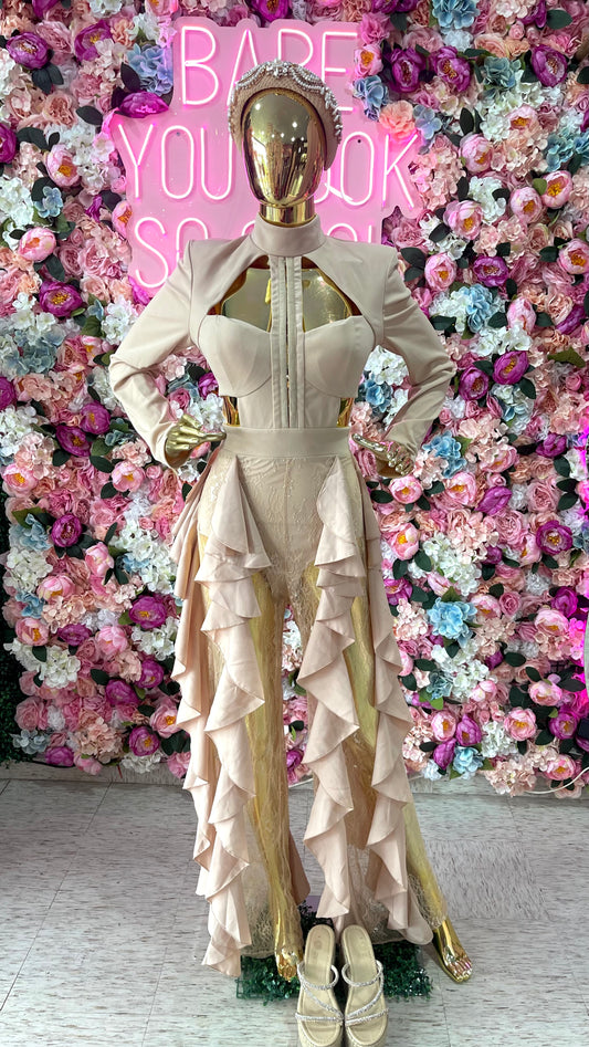 JUMPSUIT LARGO DE ENCAJE Y OLANES BEIGE